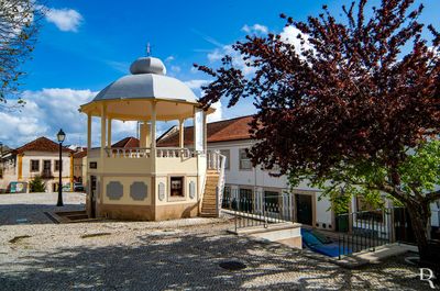 Alvaiázere, Alvaiázere.
Arquitetura cultural e recreativa, do séc. 20.
Proteção: não atribuído.
Cronologia: 1929, 24 junho - data da inauguração, mandada executar por Cesário Neves; séc. 21 - instalação do posto de Turismo na caixa do palco do coreto.
Cecília Matias (excertos), in http://www.monumentos.gov.pt/Site/APP_PagesUser/SIPA.aspx?id=24147