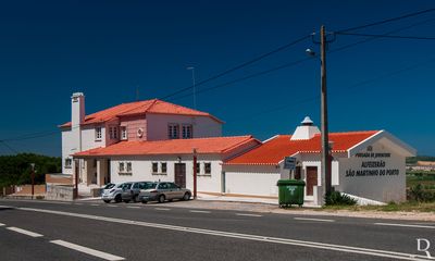 Alcobaça, Alfeizerão
Arquitetura turística, do séc. 20.
Proteção: não atribuída.
Época de construção: Séc. 20.
Autores - ARQUITETO: Veloso Reis Camelo (1943); Eduardo Moreira dos Santos (séc. 20). DECORADORES: Carlos Botelho (séc. 20); Jorge Segurado (séc. 20); Manuel Lima (séc. 20).
Cecília Matias (excertos), in http://www.monumentos.gov.pt/Site/APP_PagesUser/SIPA.aspx?id=19818