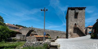  arouca, Unio das freguesias de Gouvies e Ucanha.
 
Ponte fortificada gtica, com torre de planta quadrada, com porta de acesso em nvel superior ao solo.

Proteo: Monumento Nacional.

poca de construo: Sc. 12 (conjetural).

Madeira Portugal, Joo Carvalho, Margarida Tavares e Maria Fernandes [excertos], in http://www.monumentos.gov.pt/Site/APP_PagesUser/SIPA.aspx?id=3805 