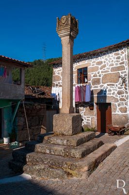  Tarouca, Mondim da Beira.
 
Pelourinho quinhentista.

Proteo: Imvel de Interesse Pblico.

poca de construo: Sc. 16 (conjetural).

Joo Carvalho [excertos], in http://www.monumentos.gov.pt/Site/APP_PagesUser/SIPA.aspx?id=4219

