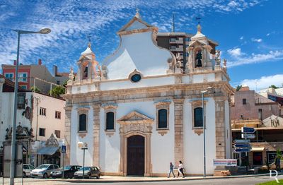 Leiria, União das freguesias de Leiria, Pousos, Barreira e Cortes.
Arquitetura religiosa, barroca.
Proteção: não atribuída.
Cronologia: Séc. 14 - construção da primitiva Ermida que deu origem a esta igreja; a antiga Ermida tinha uma Albergaria e um Hospital e foi construída junto dos muros da cerca do Convento de Santa Ana; séc. 18 - construção do templo actual.
Cecília Matias (excertos), in http://www.monumentos.gov.pt/Site/APP_PagesUser/SIPA.aspx?id=10544