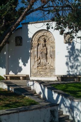 Leiria, União das freguesias de Leiria, Pousos, Barreira e Cortes
Arquitetura religiosa, seiscentista. Elemento escultórico em baixo relevo seiscentista.
Proteção: não atribuída.
Época de construção: Séc. 17.
Lurdes Perdigão (excertos), in http://www.monumentos.gov.pt/Site/APP_PagesUser/SIPA.aspx?id=6876