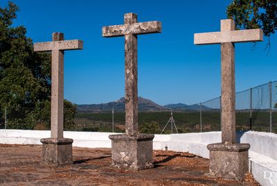 Cronologia: Séc. 17 - provável construção do imóvel e dos elementos que compunham a Via Sacra; 1712 - o Padre Carvalho da Costa refere a existência de 5 ermidas na povoação, não as identificando; 1758 - não surge referida nas Memórias Paroquiais com este orago, existindo então nesse mesmo local a Capela de Santa Ana, sobre a qual esta foi posteriormente construída; séc. 20 - reforma da estrutura e da zona envolvente, com construção de anexos de apoio aos romeiros.
Paula Figueiredo (excertos), in http://www.monumentos.gov.pt/Site/APP_PagesUser/SIPA.aspx?id=17930