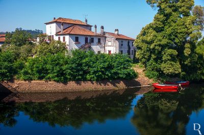 Casa Brasonada  na R. Cabedo e Lencastre