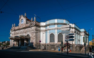  Cronologia: 1885, 18 Outubro - abertura  circulao do Ramal de Coimbra, ligando as estaes de Coimbra B (Linha do Norte) e Coimbra-Cidade;  construdo um edifcio de passageiros no topo do ramal, junto ao Largo das Ameias e separado do Mondego apenas pela estrada que corre ao longo da margem; (...)

JPaulo Martins [excertos], in http://www.monumentos.gov.pt/Site/APP_PagesUser/SIPA.aspx?id=20930 
