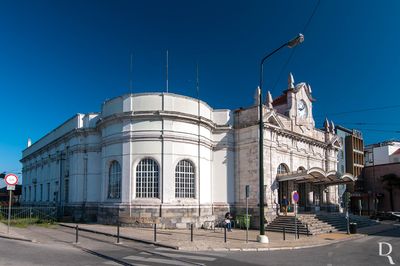  (...)  1929, Maro / 1930, Agosto - projeto de Cottinelli Telmo e Lus Cunha (3 verso); 1931, 15 de Maro - inaugurao do novo edifcio de passageiros; 2009, 16 de outubro - proposta de abertura do procedimento de classificao, pela DRCCentro; 2011, 10 de outubro - devolvido  DRCCentro por despacho do Diretor do IGESPAR, I.P., para reanlise face a novas servides entretanto criadas na cidade de Coimbra;  (...)

JPaulo Martins [excertos], in http://www.monumentos.gov.pt/Site/APP_PagesUser/SIPA.aspx?id=20930  