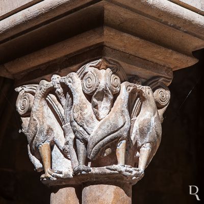 Capitis do Claustro da S