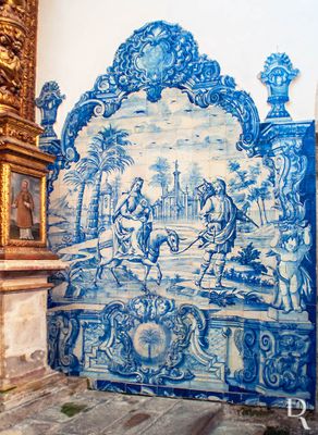 (...)   1677 - feitura da torre sineira; 1681 - douramento dos retbulos e execuo do novo refeitrio; 1692 - douramento de retbulos; 1699 - feitura de um dormitrio; sc. 18 - nova campanha de obras no Dormitrio Novo; 1702 - incio da obra da nova capela-mor; 1710 - reconstruo da sacristia; 1711 - colocao de vidraas nas janelas e colocao do rgo noutro local;   (...)

Madeira Portugal e Paula Figueiredo [excertos], in http://www.monumentos.gov.pt/Site/APP_PagesUser/SIPA.aspx?id=4720  