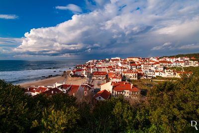  Cronologia: 1463 - Doao de So Pedro de Moel ao conde de Vila Real por D. Afonso V; 1641 - com a execuo do marqus de Vila Real e do seu filho, o Duque de Caminha, a povoao passa a integrar os bens da casa do Infantado; 1834 - extino da casa do Infantado, a povoao passa a pertencer aos bens do Estado; 1790, 17 maro - construo em So Pedro de Moel de fornos para a fbrica de pez e alcatro; a povoao ganha importncia como porto de embarque de madeira do pinhal do rei; (...)

Anouk Costa (excertos), in http://www.monumentos.gov.pt/Site/APP_PagesUser/SIPA.aspx?id=27723 