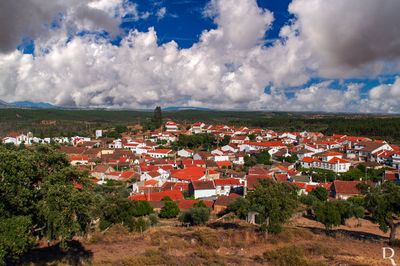 Idanha-a-Nova, Proença-a-Velha.
Núcleo urbano sede de freguesia. Vila medieval de fundação ordem religiosa militar.
Proteção: Inclui Pelourinho de Proença-a-Velha, Igreja e edifício da Misericórdia de Proença-a-Velha, e Igreja Matriz de Proença-a-Velha.
Início da construção: Séc. 13.
Anouk Costa, Cláudia Morgado, Rita Vale (excertos), in http://www.monumentos.gov.pt/Site/APP_PagesUser/SIPA.aspx?id=28031