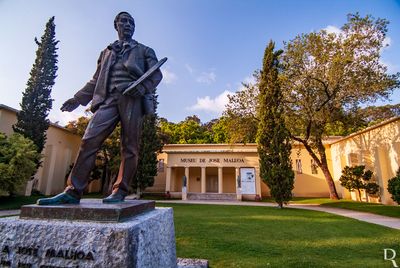  (...) 1934, 28 abril - inaugurao da Exposio; 1940, 11 agosto - inaugurao do novo edifcio de projeto inicial do arquiteto Paulino Montez (1897-1962) e desenvolvimento do arquiteto Eugnio Correia (1897-1985), sendo construtor Manuel Marques;   (...)

Lurdes Perdigo (excertos), in http://www.monumentos.gov.pt/Site/APP_PagesUser/SIPA.aspx?id=8884 