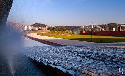  Coimbra, Unio das freguesias de Coimbra (S Nova, Santa Cruz, Almedina e So Bartolomeu).

Espao Verde. Parque Ribeirinho.

Proteo: no atribuda.

poca Construo: Sc. 21.

ARQUITETOS: Camilo Corteso & Associados, Arquitetos, Lda (2003 / 2006 - fases 1, 2 e 3); NPK - Arquitetos Paisagistas Associados, Lda (2007 - fases 4 e 5).

Margarida Silva e Leonor Lopes [excertos], in http://www.monumentos.gov.pt/Site/APP_PagesUser/SIPA.aspx?id=26194 