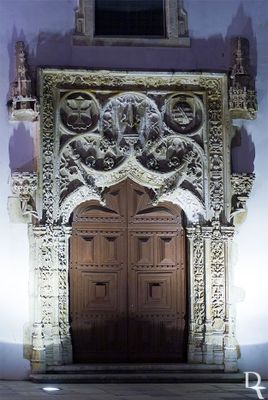 Portal Manuelino da Igreja de Exaltação da Santa Cruz