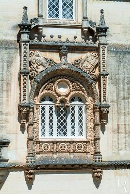   (...)  1891 -  nomeado Ministro das Obras Pblicas Comrcio e Indstria Joo Franco Pinto Castelo Branco; Ernesto Lacerda  afastado do processo de recuperao dos anexos do convento, ficando este trabalho a cargo da Direo Geral das Obras Pblicas de Aveiro; as obras avanam lentamente, sendo executadas somente obras de conservao, ficando, no entanto, muito avanadas os trabalhos interiores das casas anexas ao edifcio principal; em Abril, Paul Bergamin arrenda o Restaurant da Matta do Buaco que funciona na 2 e 3 casas da ala sul dos anexos; a partir de Julho, algumas das dependncias da ala sul so exploradas como hotel; (...)

Margarida Alada, Carlos Ruo, Ceclia Matias, Lina Oliveira, Paula Correia e Maria Fernandes [excertos], in http://www.monumentos.gov.pt/Site/APP_PagesUser/SIPA.aspx?id=5687 