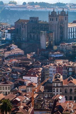Autores - Arquitetos: Baltazar da Silva Castro (atr.,1927-1949); Domingos Lopes (1682); Fernando Távora (1989); Nicolau Nasoni (séc. 18). Carpinteiros: António Simões (1537-1539); Bartolomeu Duarte (1571); Bastião Gonçalves (1546); Cristóvão Martins (1553); Francisco Teixeira (1546); Gonçalo Jorge (1548, 1550, 1583); Jácome de Carvalho (1574); João Anes (1545); Manuel André (1537-1539); Miguel Gonçalves (1574); Pêro Anes (1579). Desenhador: Pantaleão da Rocha Magalhães (1678). Empreiteiros: Agostinho Rica Gonçalves; António Domingues Esteves; Carlos Moreira; Domingos Soares Carneiro; Francisco da Silva Santos; João Baptista Antunes; Saúl Domingues Esteves. Engenheiros: Paulo Lourenço (séc. 20); Vasco Freitas (séc. 20); Vítor Abrantes (séc. 20); (...)
Leonor Botelho e Patrícia Costa, in http://www.monumentos.gov.pt/Site/APP_PagesUser/SIPA.aspx?id=1086