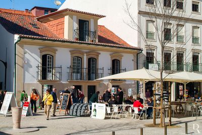 Alcobaça, União das freguesias de Alcobaça e Vestiaria.
Casa oitocentista.
Proteção: não atribuída.
Época de construção: Séc. 19.
PINTOR DE AZULEJO: J. Pombo (1990).
Sónia Vazão (excertos), in http://www.monumentos.pt/Monumentos/forms/002_B1.aspx