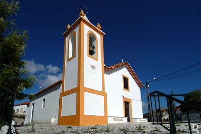 Cronologia: Séc. 18, antes de - atendendo a que nas Memórias Paroquiais de 1758 se afirma Dentro em si tem uma antiquíssima irmida edificada pello povo, com um altar tão somente dedicado ao glorioso mártir São Sebastião; séc.18, meados - provável reconstrução (sendo manifestos o arco triunfal e retábulo); (...)
Sérgio Gorjão (excertos), in http://www.monumentos.gov.pt/Site/APP_PagesUser/SIPA.aspx?id=24734
