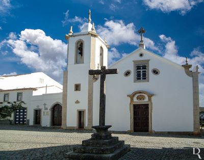 Bombarral, Carvalhal.
Capela maneirista e barroca.
Proteção: Imóvel de Interesse Público.
Época de construção: Séc. 16.
PINTORES: António da Costa (atr., 1600).
Isabel Mendonça (excertos), in http://www.monumentos.gov.pt/Site/APP_PagesUser/SIPA.aspx?id=1824