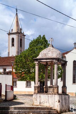 Alvaiázere, Maçãs de Dona Maria.
Arquitetura religiosa, seiscentista.
Proteção: Imóvel de Interesse Público.
Cronologia: 1626 - provável data de construção (de acordo com inscrição no cruzeiro); 1990 - Despacho de classificação como Valor Concelhio de 03 Agosto.
Isabel Mendonça (excertos), in http://www.monumentos.gov.pt/Site/APP_PagesUser/SIPA.aspx?id=4790