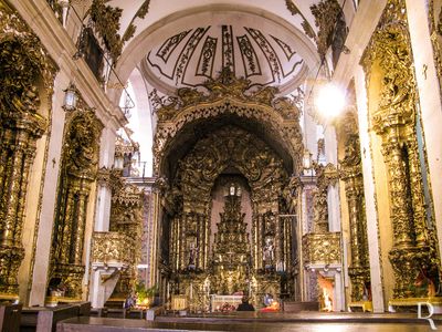  Porto, Unio das freguesias de Cedofeita, Santo Ildefonso, S, Miragaia, So Nicolau e Vitria.
 
Arquitetura religiosa, maneirista e barroca.

Proteo: Monumento Nacional.

poca de construo: Sc. 18.

Autores - Arquitetos: Joaquim Teixeira Guimares (1767); Nicolau Nasoni (atr. sc. 18). Entalhador: Jos Teixeira Guimares (1767). Imaginrio: Antnio Gonalves (atr., 1622); Jernimo da Mota Teixeira (atr., 1639).

Isabel Sereno e Paula No [excertos], in http://www.monumentos.gov.pt/Site/APP_PagesUser/SIPA.aspx?id=5497 