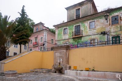 Caldas da Rainha, União das freguesias de Caldas da Rainha - Nossa Senhora do Pópulo, Coto e São Gregório.
Chafariz barroco.
Proteção: Imóvel de Interesse Público.
Época de construção: Séc. 18.
Isabel Mendonça (excertos), in http://www.monumentos.gov.pt/Site/APP_PagesUser/SIPA.aspx?id=3296