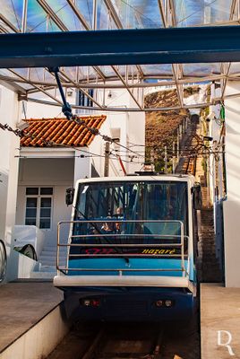  Nazar�, Nazar�.
 
Arquitetura de transportes, oitocentista.

Prote��o: n�o atribu�da.

�poca de constru��o: S�c. 19.

Autores - ENGENHEIRO: Raul Mesnier du Ponsard (1888). F�BRICA: Esslingen-Machinen (1889).

http://www.monumentos.gov.pt/Site/APP_PagesUser/SIPA.aspx?id=35052 