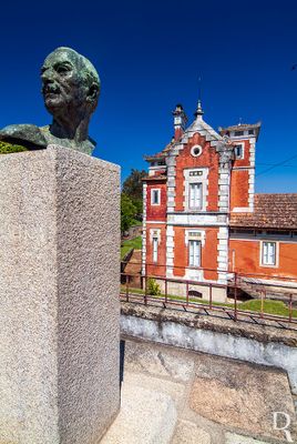 Figueiró dos Vinhos, União das freguesias de Figueiró dos Vinhos e Bairradas.
Palacete romântico de volumes irregulares, empenas agudas e esguias águas furtadas.
Proteção: Imóvel de Interesse Público.
Época de construção: Séc. 19.
Autores - ARQUITETO: Ernesto Reynaud (1898). MARCENEIRO: Manuel Granada (1898). PEDREIRO: Júlio Soares Pinto (1898). PINTOR DE AZULEJOS: Rafael Bordalo Pinheiro.
Isabel Mendonça e Cecília Matias (excertos), in http://www.monumentos.gov.pt/Site/APP_PagesUser/SIPA.aspx?id=3308