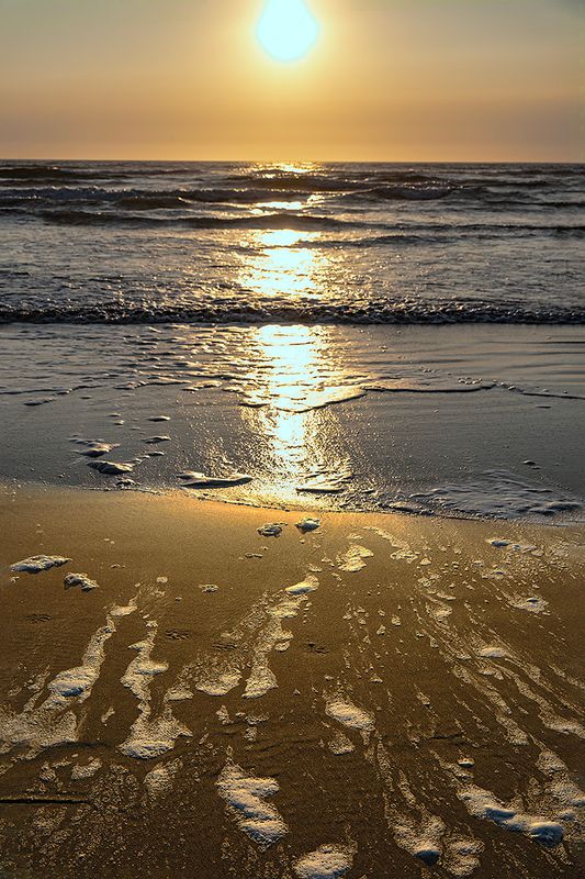Pacific at sunset. Cannon Beach, Oregon