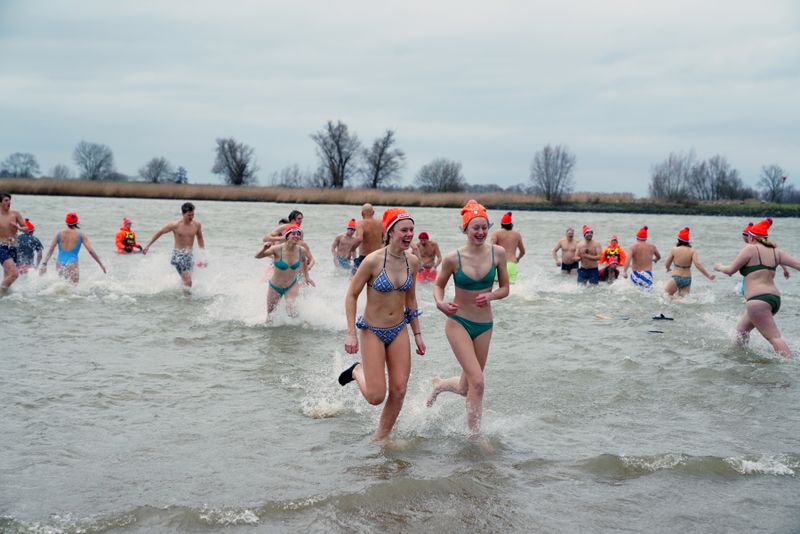 Nieuwjaarsduik Lexmond 2025
