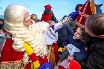 Sinterklaas verliest zijn mijter