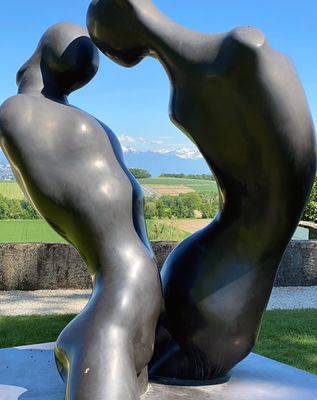 Sculpture entitled Kiss, Chateau Vuillerens