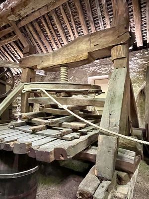 Vintage Wine Press,,
