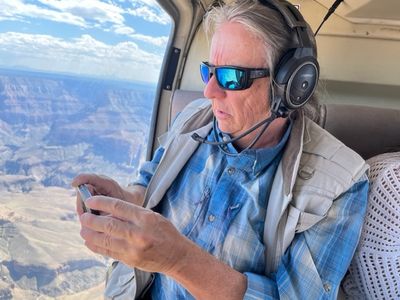En helicoptere au dessus du Grand Canyon