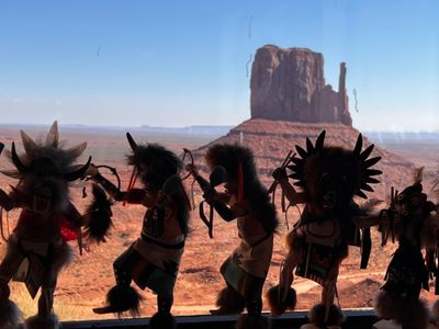 Danseurs De la danse du serpent, Monument Valley National Park, Boutique de Souvenir, bord de fentre, Az , USA