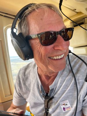 Guy en hlicoptre au dessus du Grand Canyon