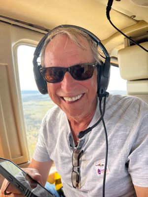 Guy en hlicoptre au dessus du Grand Canyon