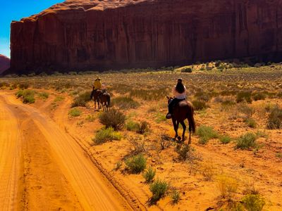 Famille Navajo  cheval,Monument Valley National Park, USA