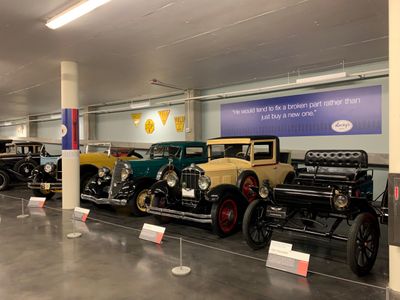 Lucky's Garage. Left to right, 1933 Chrysler, 1929 Durant, 1903 Oldsmobile (5327)