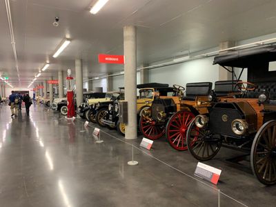 Right to left, 1913 and 1912 International Harvester cars (5380)
