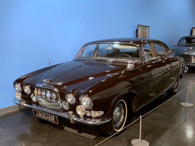 1964 Jaguar Mk X. The Mk X was introduced in 1962 as a luxury 4-door sedan intended for American roads. (5288)