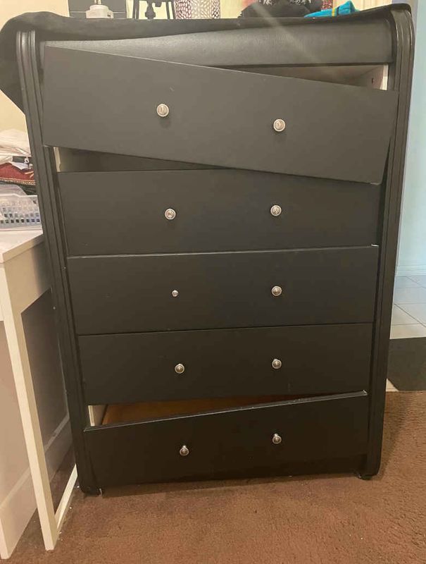 A Sad looking Chest of Drawers from Caroline Springs 3023 Vic 