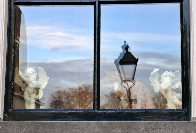 Two angels and a lantern