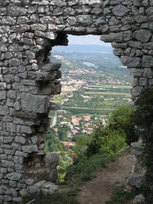 Quelle bonne ide ce trou pour admirer la valle du Rhne !