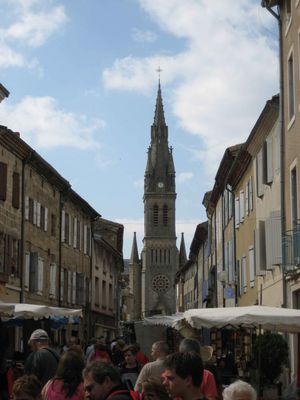 L'glise de Vernoux parat disproportionne pour une localit de 1800 habitants
