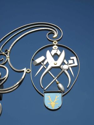 L'enseigne d'un ferronnier sans doute