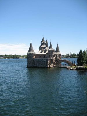 Ce petit château abrite la station électrique du Château de Boldt
