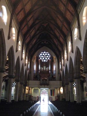 L'église Christ Church est gay friendly comme l'indique le drapeau arc-en-ciel à l'entrée