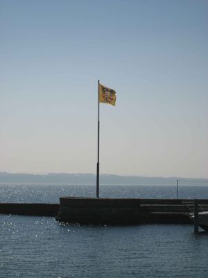 Le drapeau de la ville de Neuchtel, lgrement diffrent de celui du canton