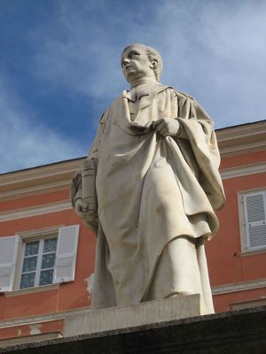 Il porte un beau manteau ptrifi