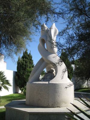 Est-ce qu'un internaute averti peut m'expliquer ce que représente cette statue ?
